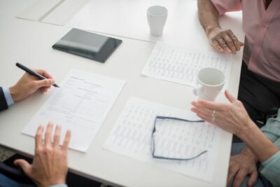 Complémentaire santé : un contrat à tarif plafonné selon l&rsquo;âge dans le budget 2027
